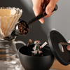 Conjunto Profissional Cafeteria Barista, Kit Barista Completo, Kit para Método V60, Acessorios para Cafe V60, Cafeteira Gooseneck Preta, Moedor Manual de Cafe, Jarra de Vidro Borossilicato, Suporte V60 de Vidro, Filtros de Papel Cafe, Kitchen&Co