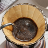 Conjunto Profissional Cafeteria Barista, Kit Barista Completo, Kit para Método V60, Acessorios para Cafe V60, Cafeteira Gooseneck Preta, Moedor Manual de Cafe, Jarra de Vidro Borossilicato, Suporte V60 de Vidro, Filtros de Papel Cafe, Kitchen&Co